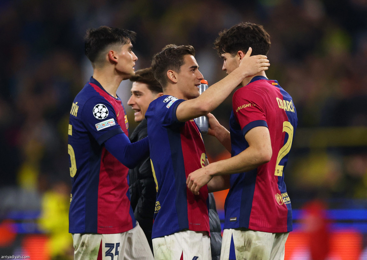 برشلونة يعبر