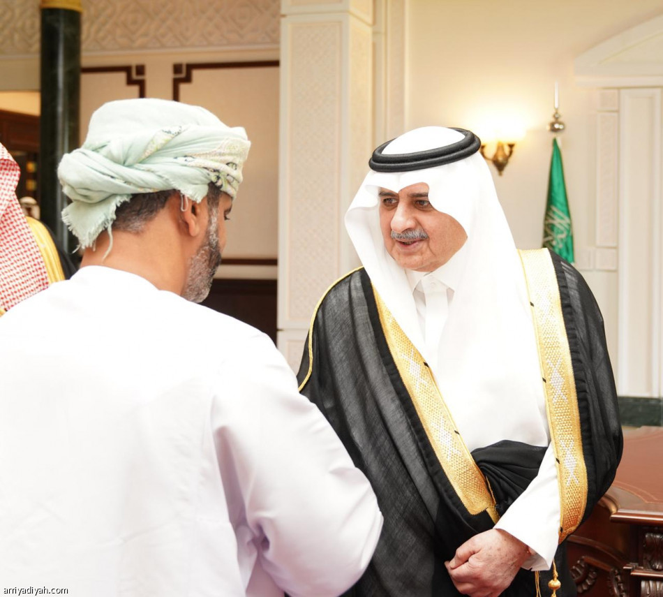 أمير تبوك يلتقي المشاركين في بطولة «البوتشيا»